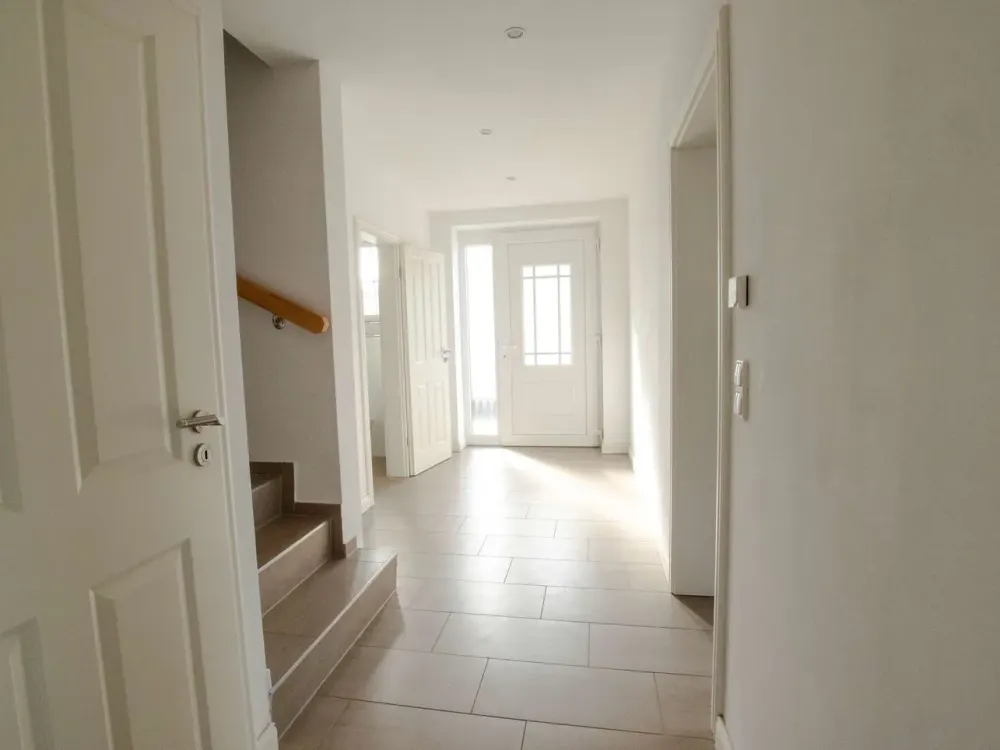 Schöne Doppelhaushälfte mit sonnigem Garten und Carportstellplatz zu vermieten