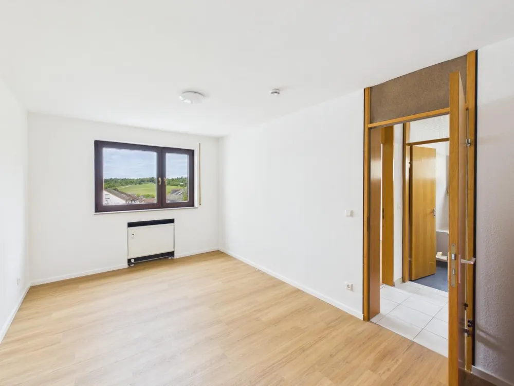 Frisch saniert. Bereit zum Einziehen.Gepflegte 3-Zimmerwohnung mit Balkon