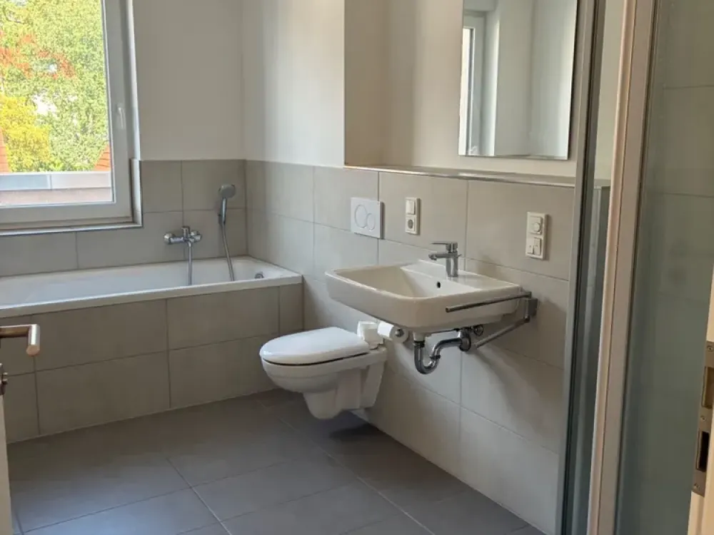 Attractive 3-Room Apartment with Balcony and Fitted Kitchen