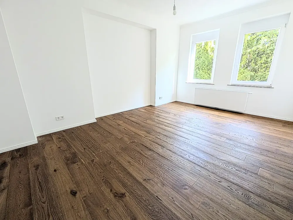 *Große, sehr schöne Vierzimmerwohnung in Stuttgart-Süd*