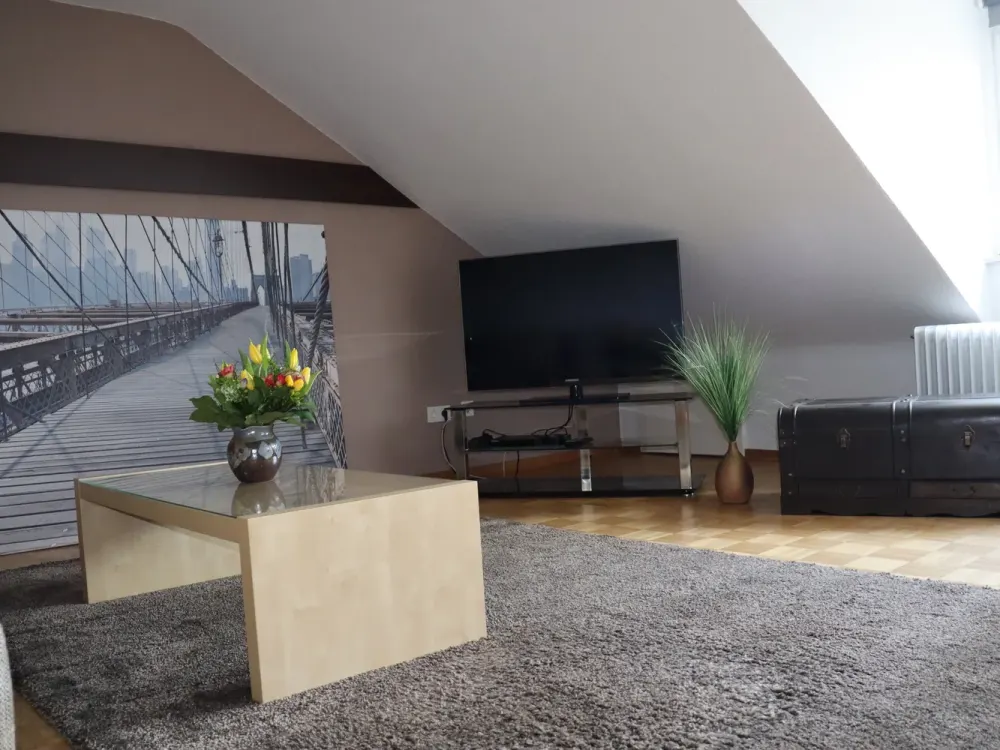 Stilvoll modernisiert: 1-Zimmer-Dachgeschosswohnung in Hannover
