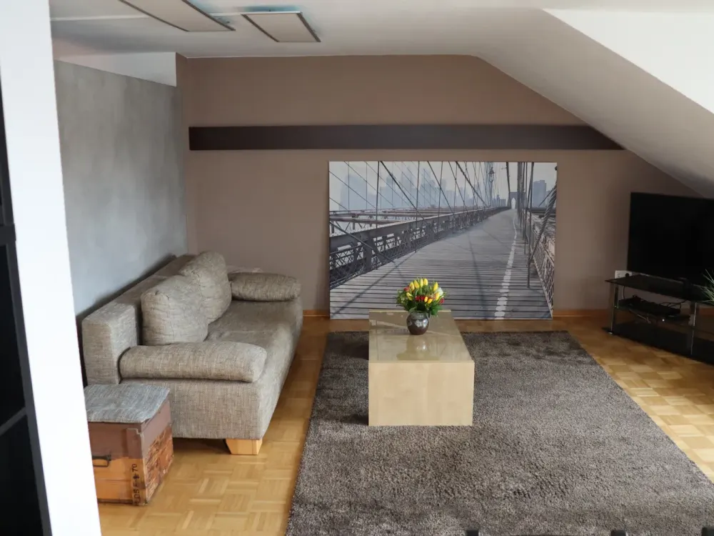 Stilvoll modernisiert: 1-Zimmer-Dachgeschosswohnung in Hannover
