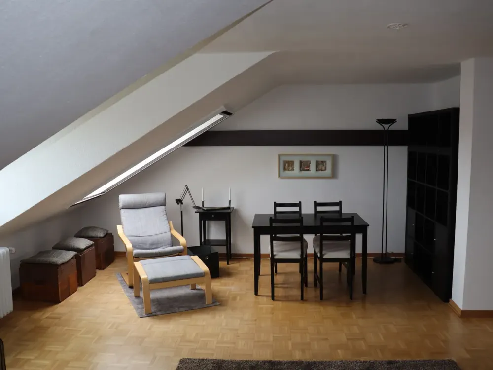 Stilvoll modernisiert: 1-Zimmer-Dachgeschosswohnung in Hannover