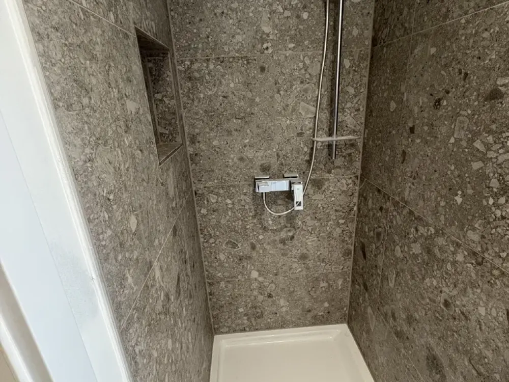 Exklusive, kernsanierte Wohnungen im stilvollen Altbau, 2-3 Zimmer, 60-90 m², gehobene Ausstattung