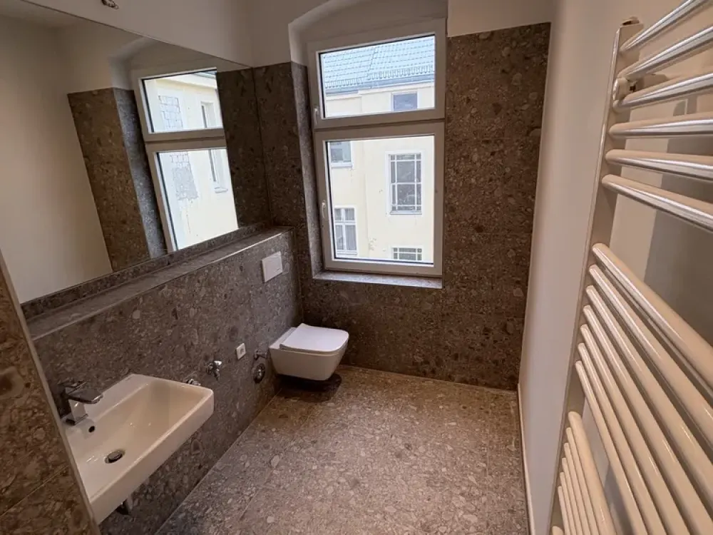 Exklusive, kernsanierte Wohnungen im stilvollen Altbau, 2-3 Zimmer, 60-90 m², gehobene Ausstattung