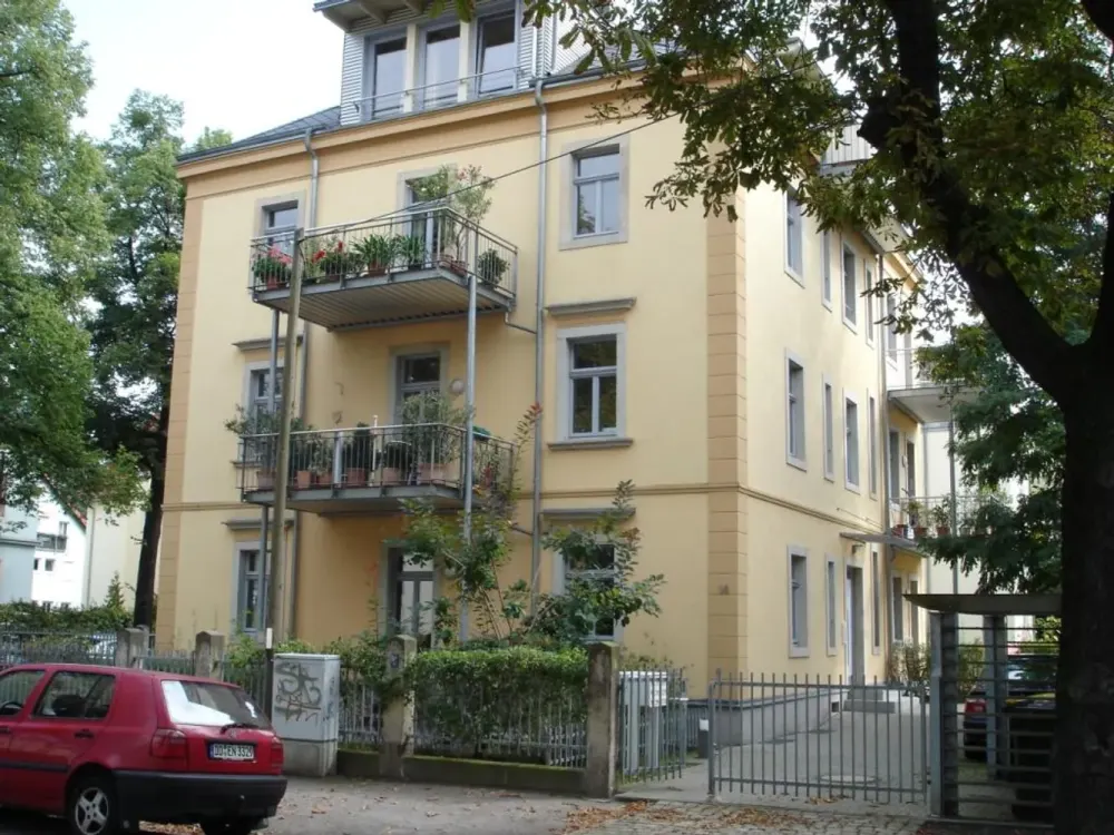 DD-Blasewitz well-maintained 2-room terrace apartment with garden and fitted kitchen