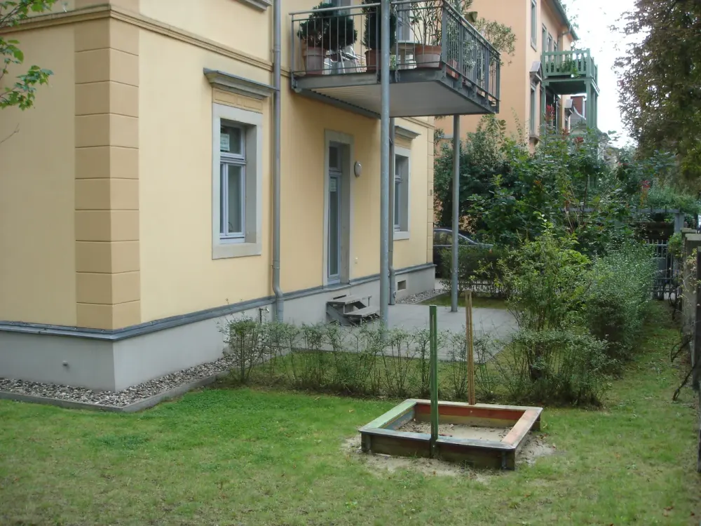 DD-Blasewitz well-maintained 2-room terrace apartment with garden and fitted kitchen