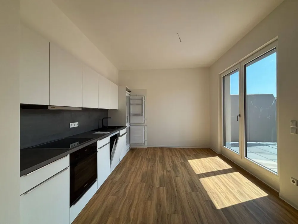 FIRST OCCUPANCY! High-quality 3-room apartment with daylight bathroom + fitted kitchen and balcony !!!