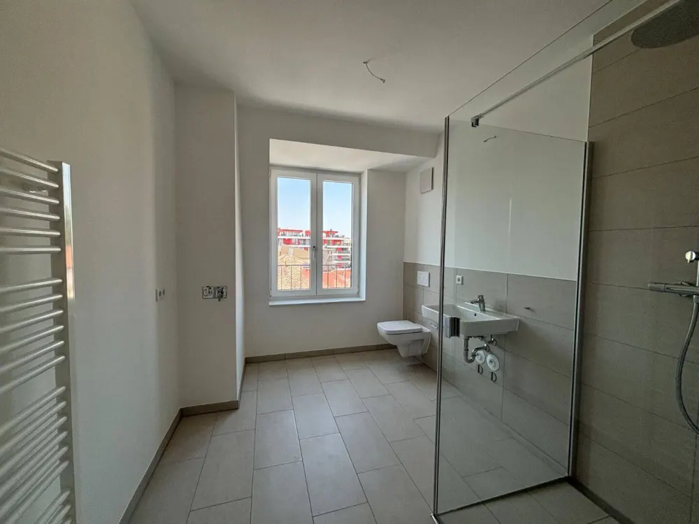 FIRST OCCUPANCY! High-quality 3-room apartment with daylight bathroom + fitted kitchen and balcony !!!