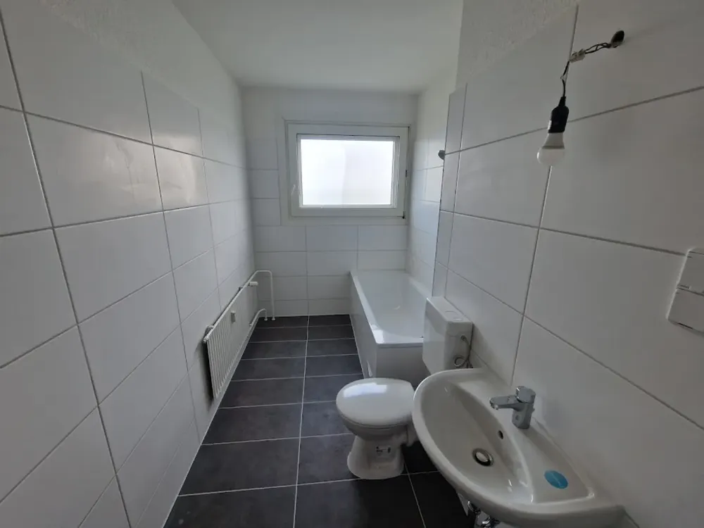 Ab 01.11. frei - 2-Zimmer-Wohunng in Siemensstadt mit Balkon zu vermieten!