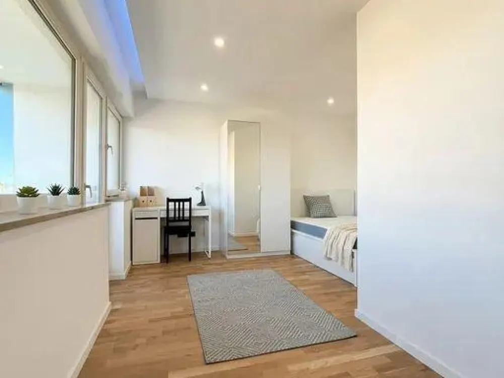 Frisch renoviertes Zimmer mit Balkon für Studenten & Young Professionals