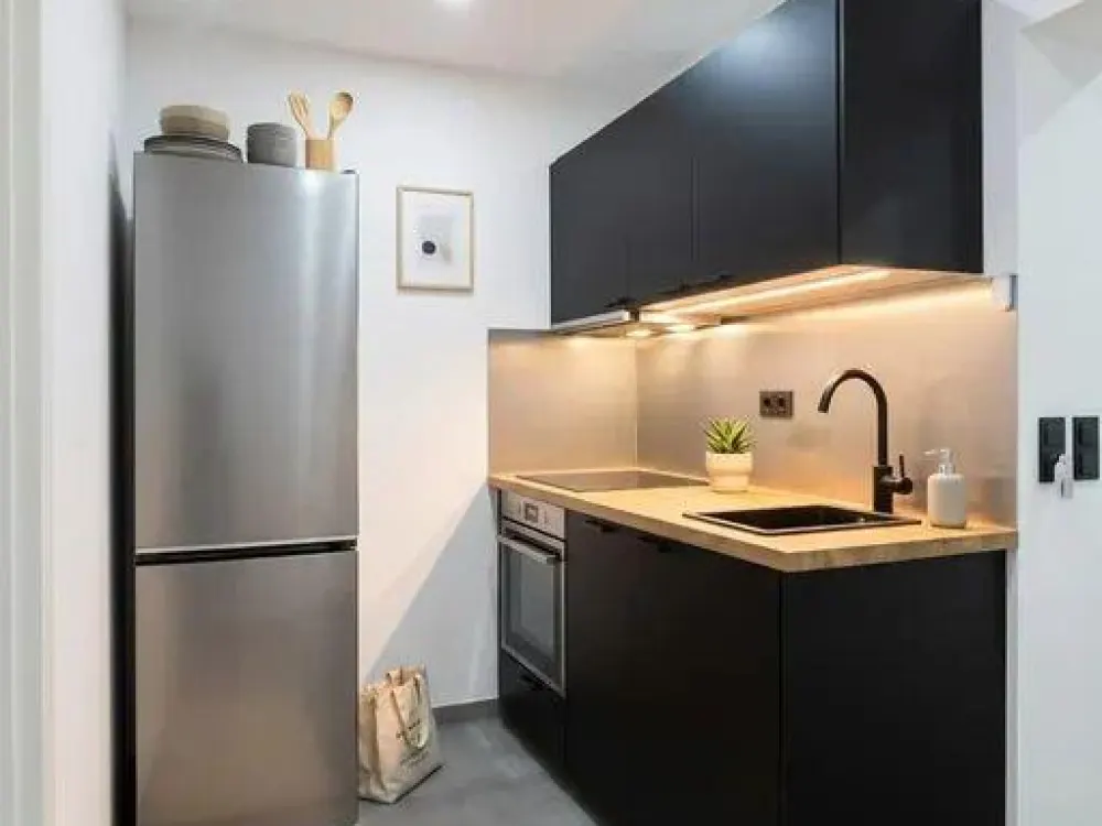 Frisch renoviertes Zimmer mit Balkon für Studenten & Young Professionals