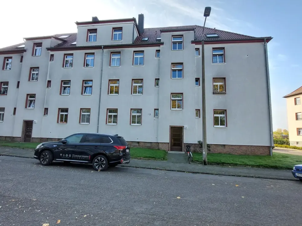 2-RW mit LOGGIA, RUHIGE SEITENSTRAßE,