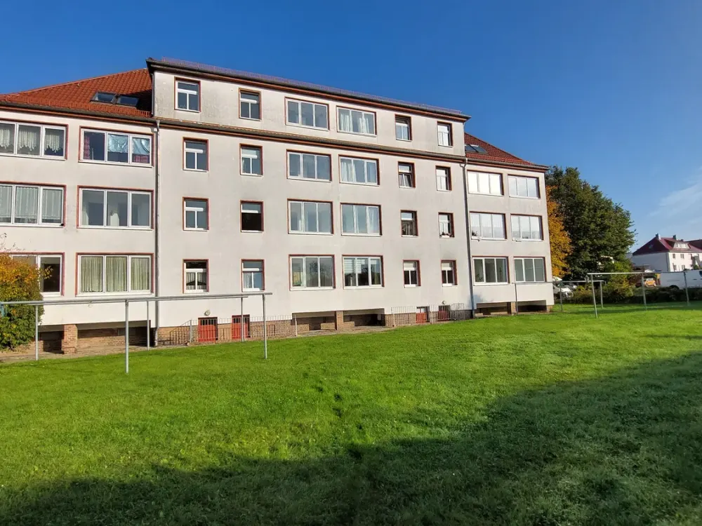 2-RW mit LOGGIA, RUHIGE SEITENSTRAßE,