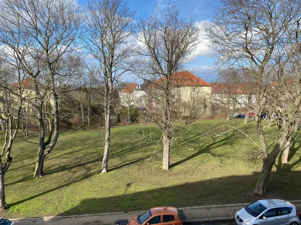 2-RW mit LOGGIA, RUHIGE SEITENSTRAßE,