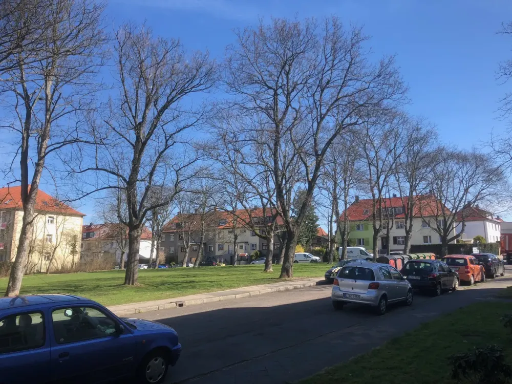 2-RW mit LOGGIA, RUHIGE SEITENSTRAßE,
