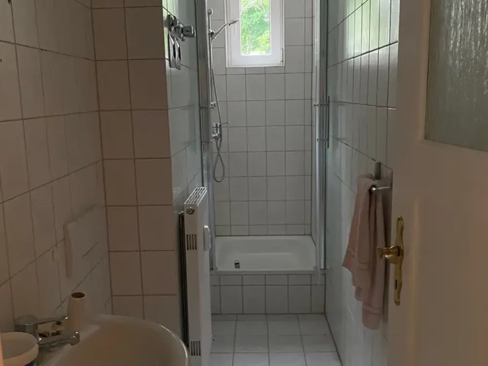 2-RW mit LOGGIA, RUHIGE SEITENSTRAßE,