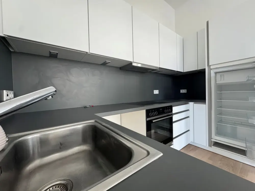 Großzügige Erdgeschoßwohnung mit Einbauküche und Loggia