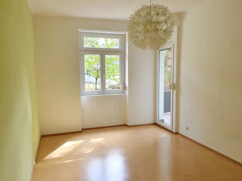 Spacious 4-Room Apartment in Karlsruhe