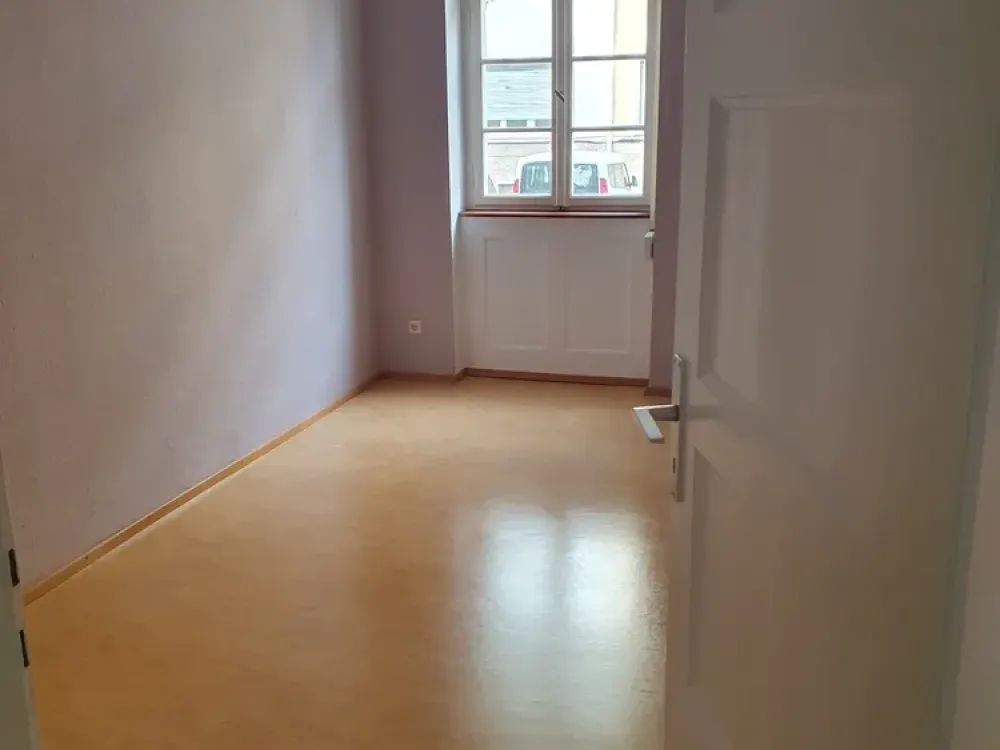 Spacious 4-Room Apartment in Karlsruhe