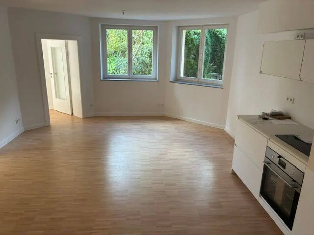 Sonnige ruhige Sockelgeschosswohnung in Dahlem