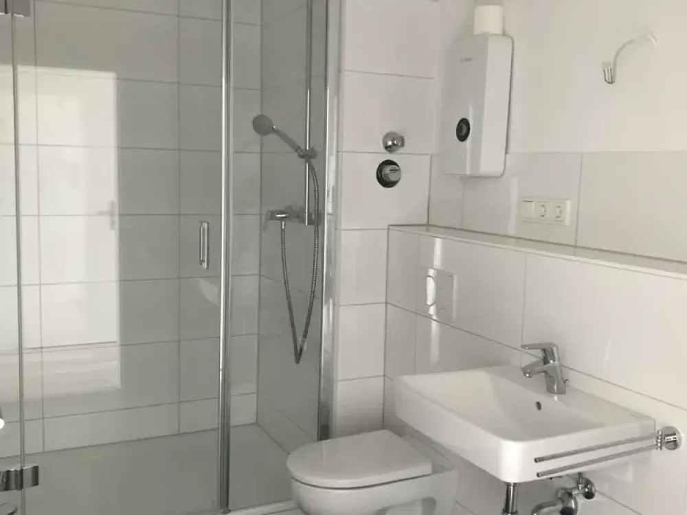 Frisch sanierte 2,5 - Zimmer Wohnung mit Loggia