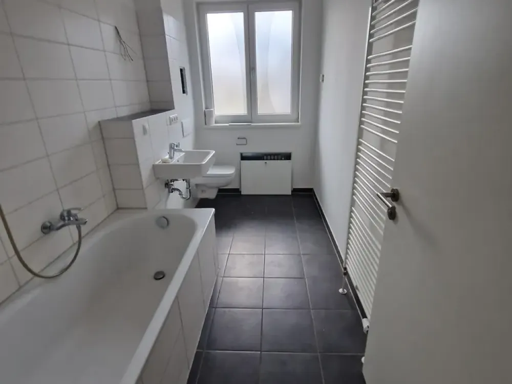Helle 2-Zimmer-Wohnung mit Balkon und Tageslichtbad in Berlin-Spandau