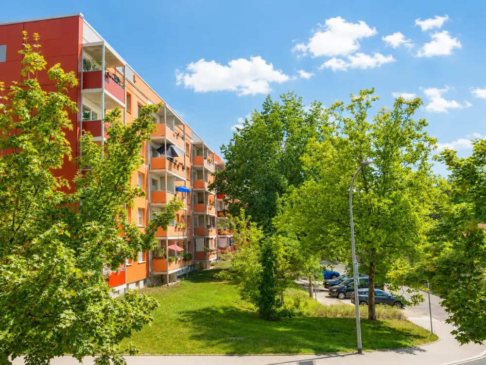 Neu Sanierte 4-RW * 4. OG * moderne EBK * Balkon * Tageslichtbad mit Wanne & WMA * zentral * TOP