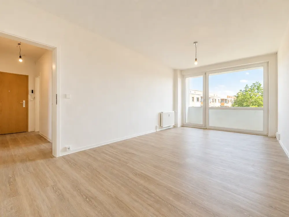 Neu Sanierte 4-RW * 4. OG * moderne EBK * Balkon * Tageslichtbad mit Wanne & WMA * zentral * TOP