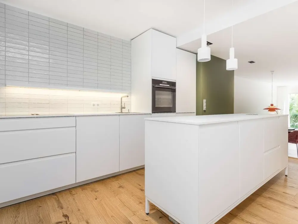 Befristete, frisch sanierte und möblierte Terrassenwohnung am Dianasee