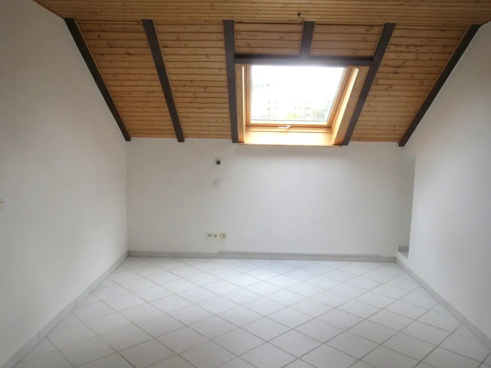 Einlieger-Wohnung, mit Einbauküche u. Freisitz im Garten, in Rödermark-Ober Roden