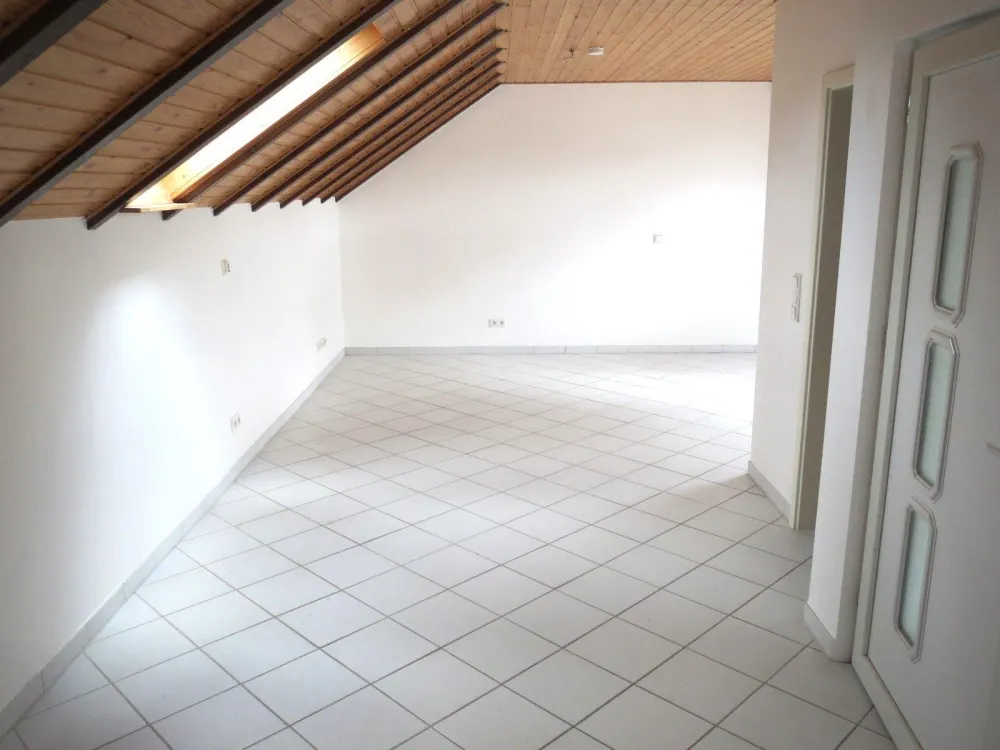 Einlieger-Wohnung, mit Einbauküche u. Freisitz im Garten, in Rödermark-Ober Roden