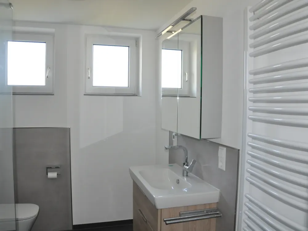 Attractive, very bright and beautifully renovated 4-room apartment over 2 floors, 2 bathrooms, 2 balconies