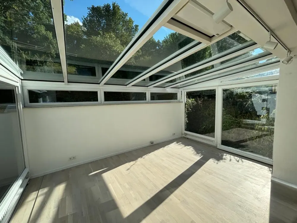 Komplett NEU RENOVIERTE 4,5-Zi-Whg. mit NEUER EINBAUKÜCHE, Wintergarten Terrasse