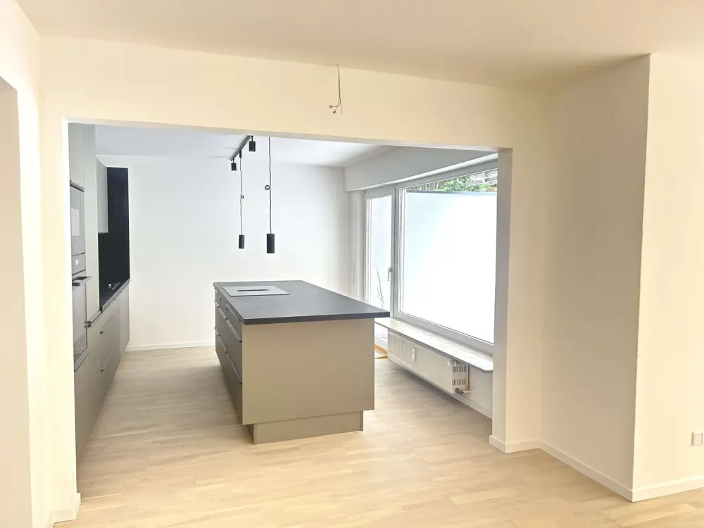 Komplett NEU RENOVIERTE 4,5-Zi-Whg. mit NEUER EINBAUKÜCHE, Wintergarten Terrasse