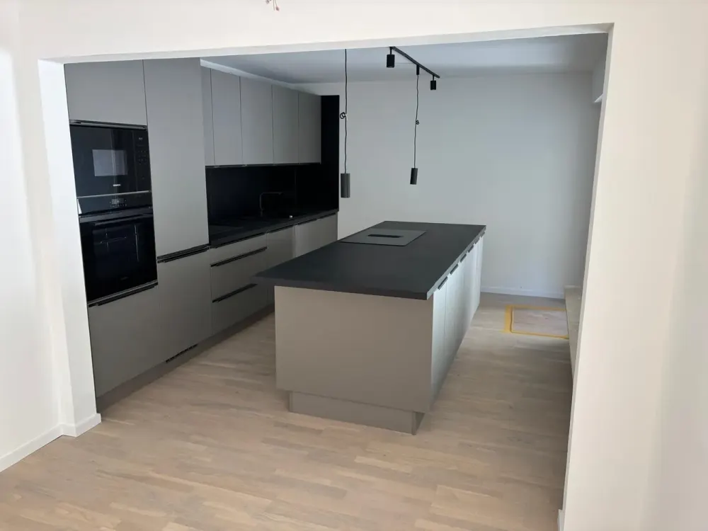 Komplett NEU RENOVIERTE 4,5-Zi-Whg. mit NEUER EINBAUKÜCHE, Wintergarten Terrasse