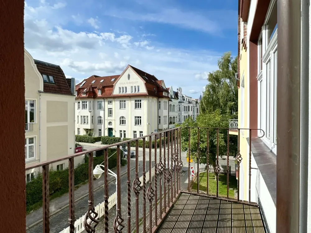 Repräsentative 3-Zimmer-Altbauwohnung mit Balkon im Rostocker Bahnhofsviertel