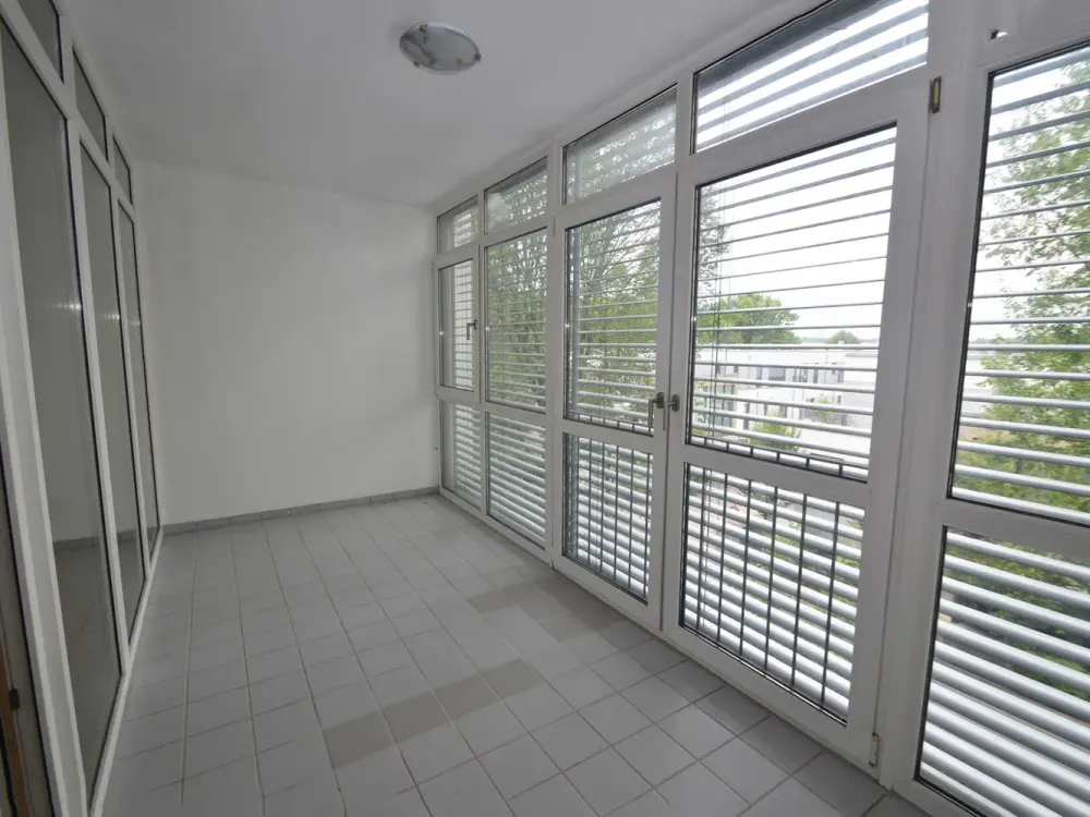 Helle geräumige 3-Zimmerwohnung mit Loggia und Tiefgaragenstellplatz!