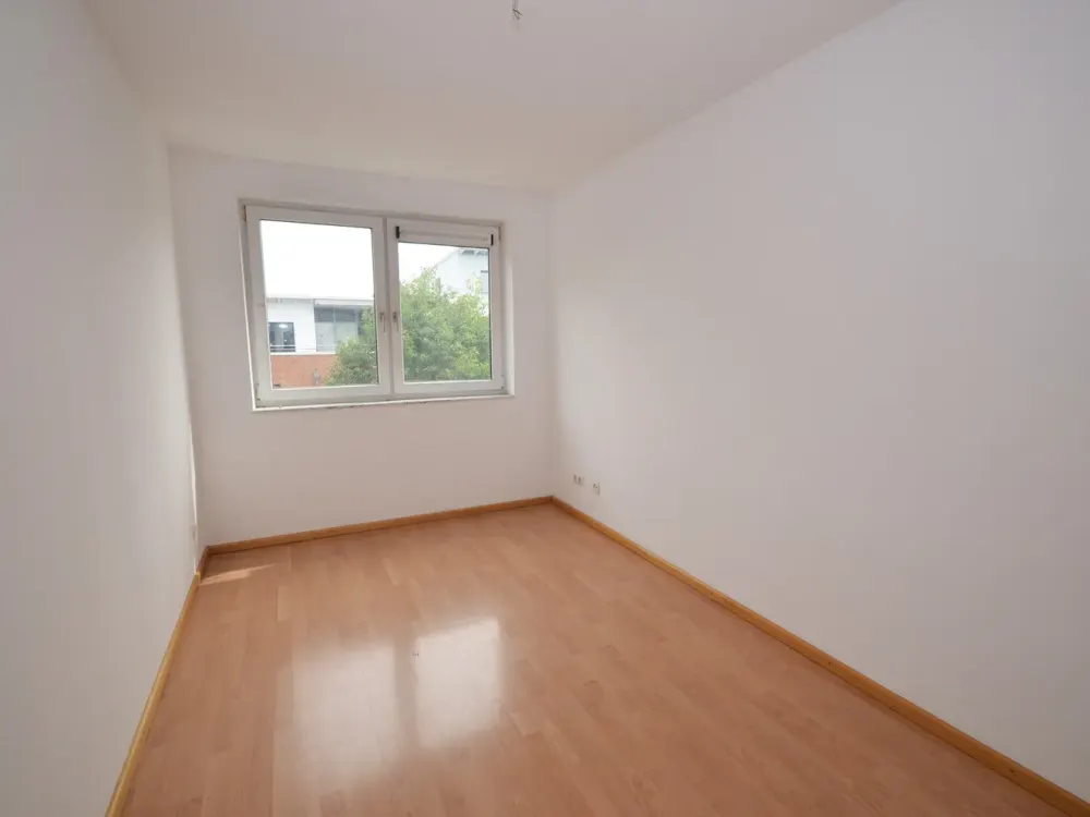 Helle geräumige 3-Zimmerwohnung mit Loggia und Tiefgaragenstellplatz!