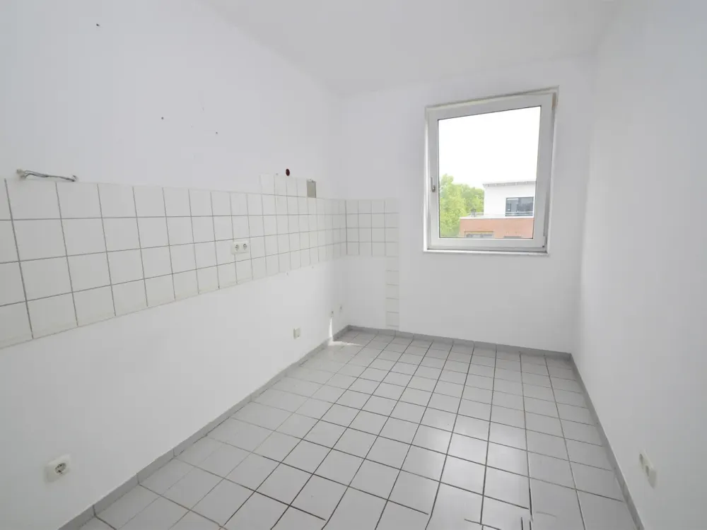 Helle geräumige 3-Zimmerwohnung mit Loggia und Tiefgaragenstellplatz!