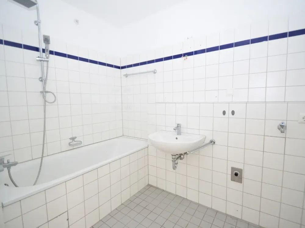 Helle geräumige 3-Zimmerwohnung mit Loggia und Tiefgaragenstellplatz!