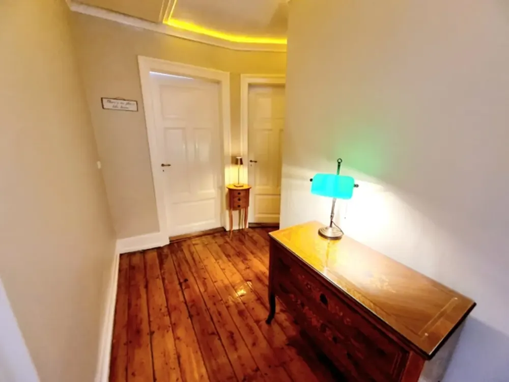 Wohnen mit Charakter! Großzügige 4 Zimmer-Dachgeschosswohnung in stilvollem Altbau