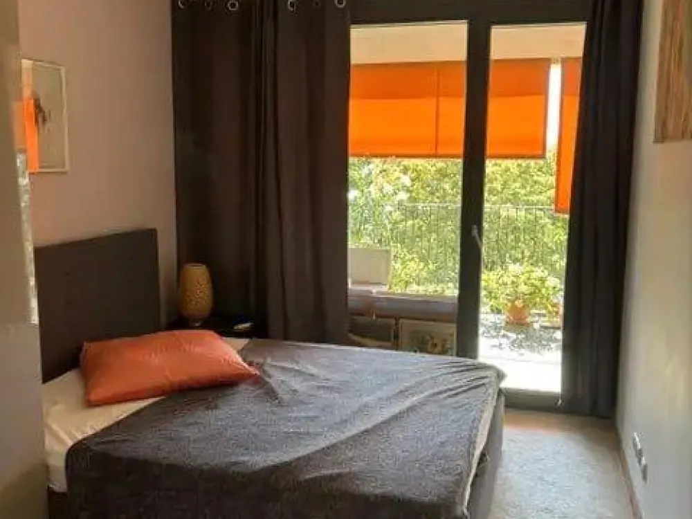Helle voll möblierte 2-Zimmer-Wohnung 52 m² mit großem Balkon | S