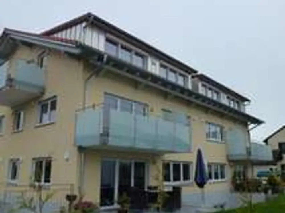 Neuwertige 5-Zimmer-Wohnung mit groß. Terrasse in Aitrach