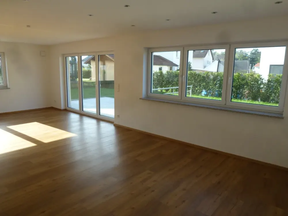 Neuwertige 5-Zimmer-Wohnung mit groß. Terrasse in Aitrach