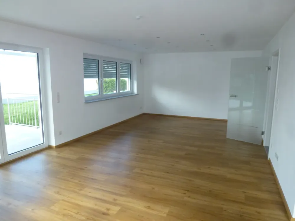 Neuwertige 5-Zimmer-Wohnung mit groß. Terrasse in Aitrach