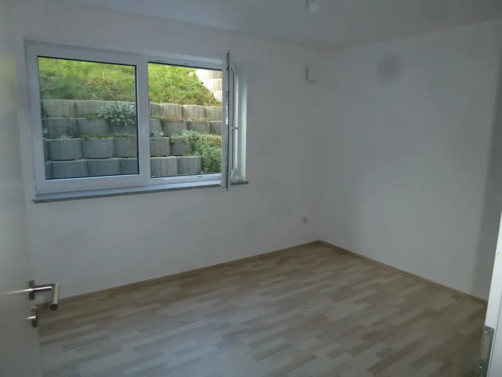 Neuwertige 5-Zimmer-Wohnung mit groß. Terrasse in Aitrach