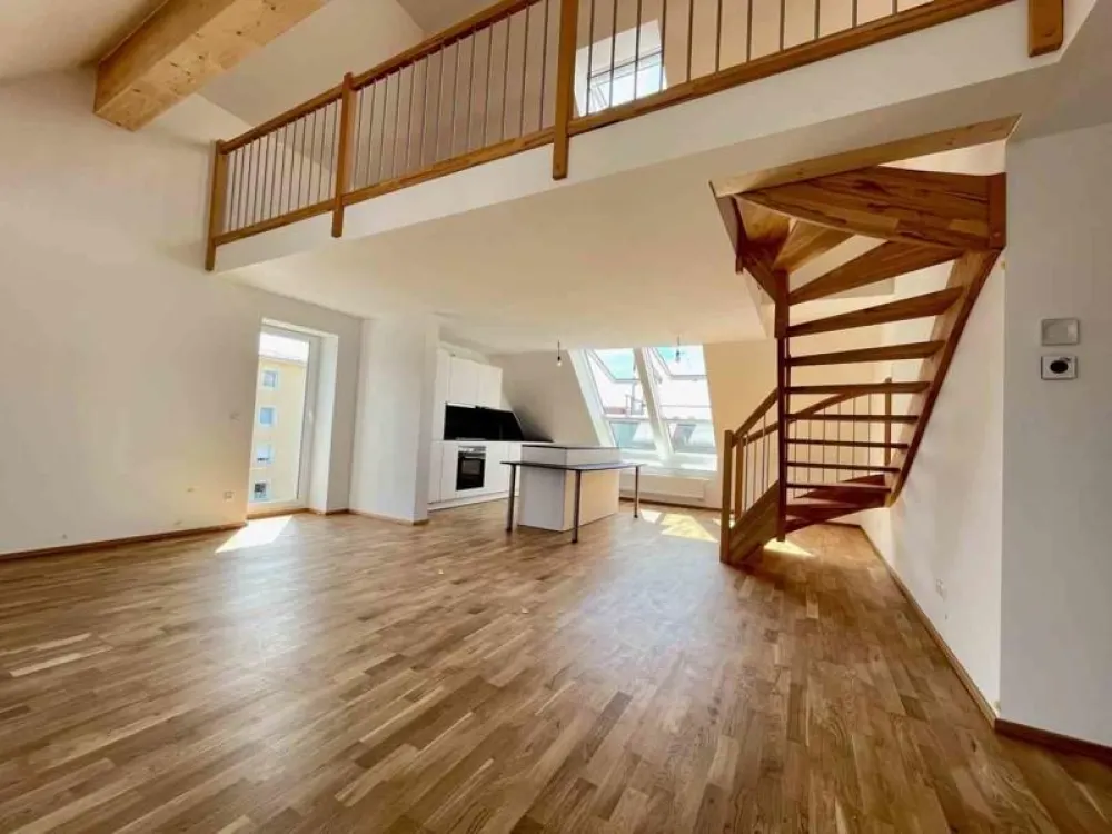 Wohntraum im Dachgeschoss: 4,5 Zimmer, Galerie und ein toller Blick auf den Olympiaturm!
