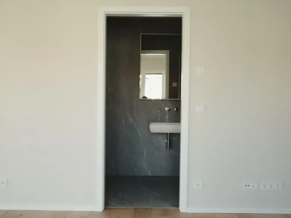 Stilvolle 2-Zimmer-Wohnung mit Balkon & Einbauküche in Teltow