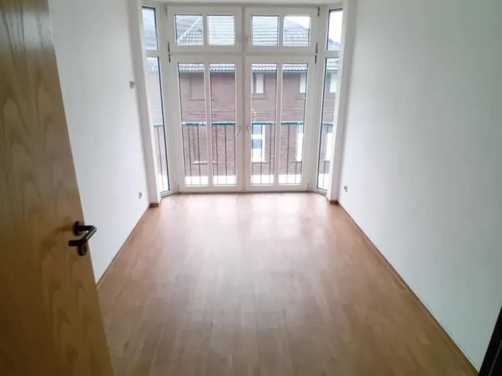 Spacious 3-Room Apartment, Optional with Garage in a Good Residential Area